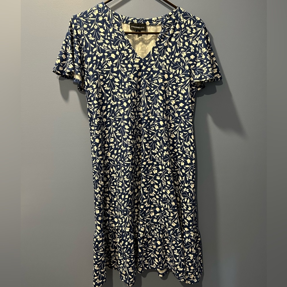 🚘FORTUNE+IVY Navy and Cream Floral Dress